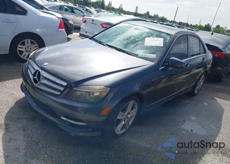 2011 Mercedes-Benz C 300 Luxury/Sport из США, поврежденный, VIN WDDGF5EB8BR138622